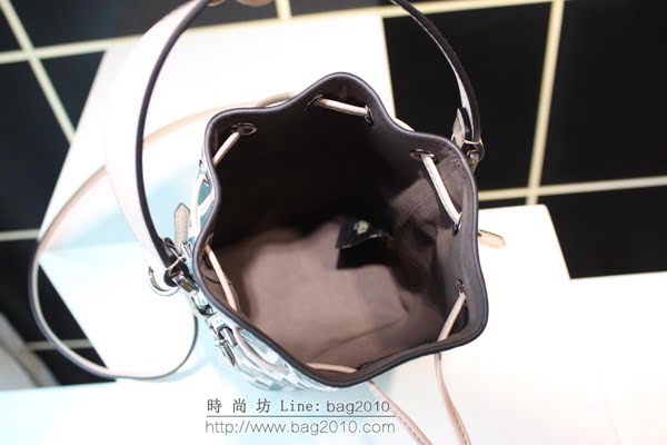 FENDI女包 頂級原單 米色小牛皮 小型款MON TRéSOR水桶包 芬迪女斜挎包  fdz2055